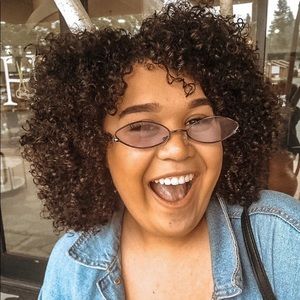 Meet your Posher, Alexis